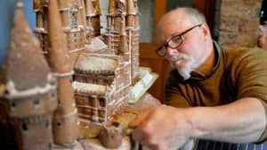 Man Creates Huge Gingerbread Hogwarts Castle - And It's Incredible