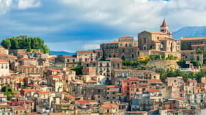 Beautiful Italian Town Of Castiglione di Sicilia Is Selling Hundreds Of Houses For 87p