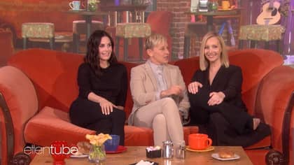 Courteney Cox And Lisa Kudrow's Impromptu 'Friends' Reunion Is Everything