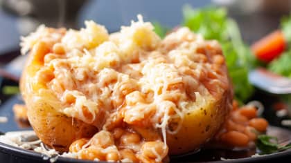 Americans Are Just Discovering Jacket Potatoes And They're Not Impressed