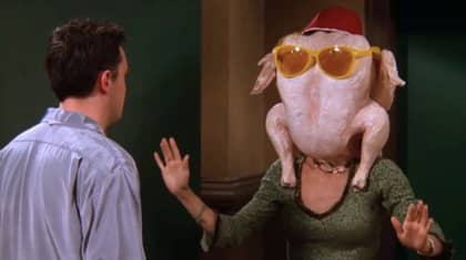 Courteney Cox Recreates Iconic Turkey Thanksgiving Scene From Friends