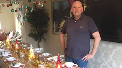 ​Dad Builds Incredible Table Using Palettes To Accommodate Everyone At Christmas