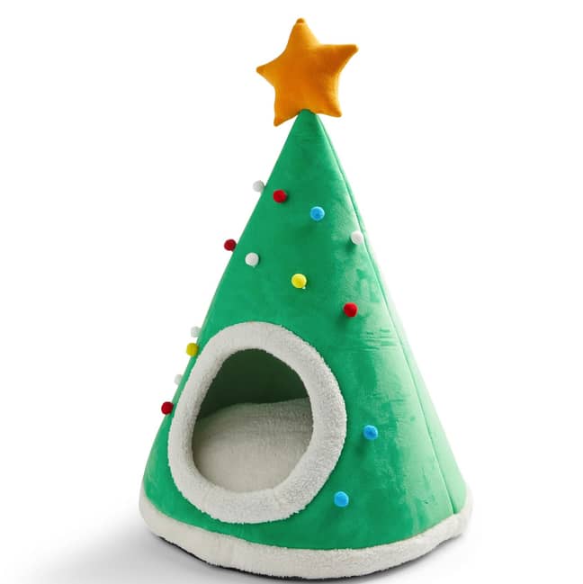 Primark is selling a Christmas pet bed (Credit: Primark)