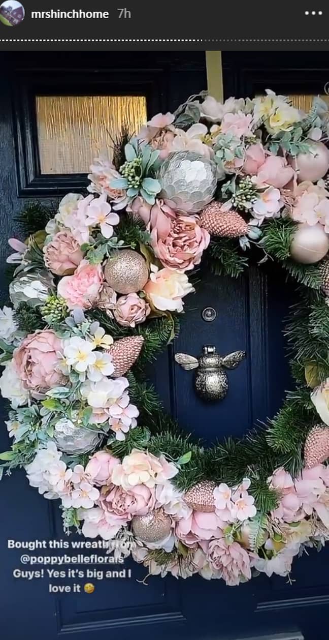 Mrs Hinch's Christmas wreath (Credit: Instagram)