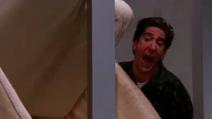 Friends Blooper From 'Pivot' Scene Is Even More Iconic Than The Real Thing