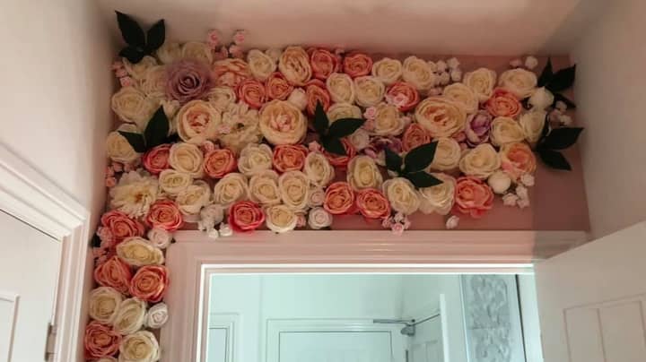 Woman Creates Incredible DIY Floral Wall In Her Bedroom And Wow