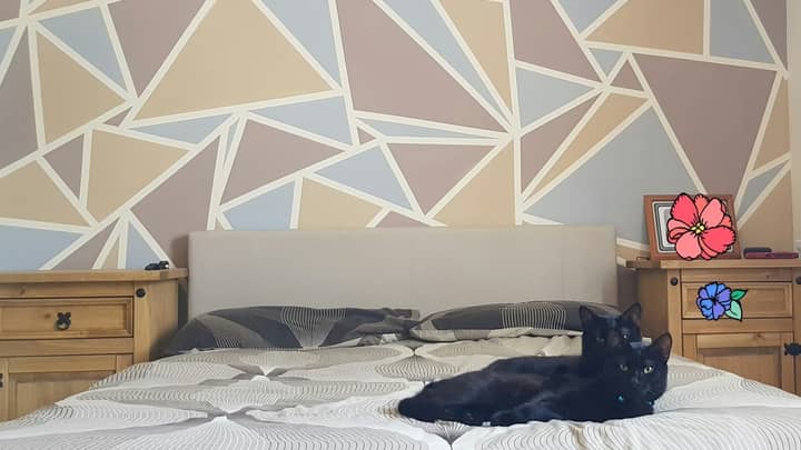 Woman Creates A Stunning Geometric Feature Wall For Just £1