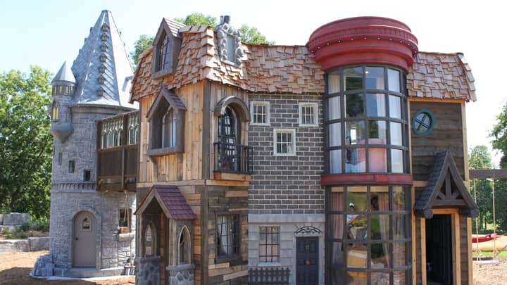 Little Girl's Grandparents Build Her 350sqft 'Harry Potter' Playhouse Of Dreams