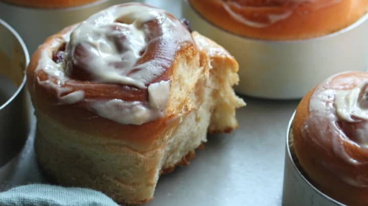 People Are Making Cinnamon Rolls In A Mug And Our Minds Are Blown