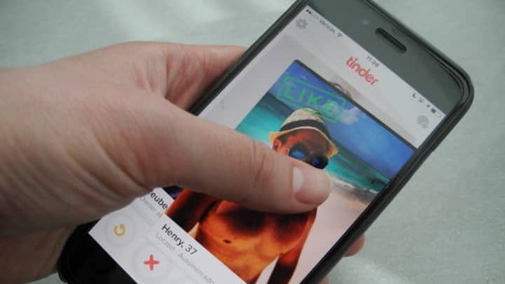 ​This Is The Best Time To Find A Match On Tinder